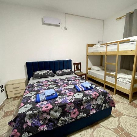 Me & You Hostel Tirana Exteriör bild